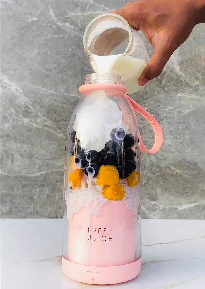 NoorAura™Portable mini juicer blender.